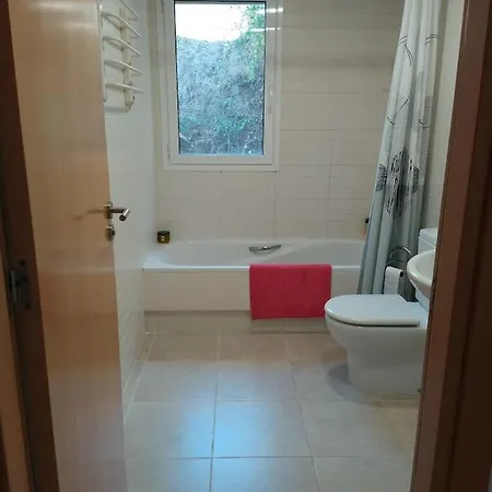 Luminoso Y Amplio Con Piscina *